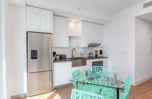Downtown Miami Apartment | Modern Luxury w/Full Kitchen | Pool | Downtown Miami