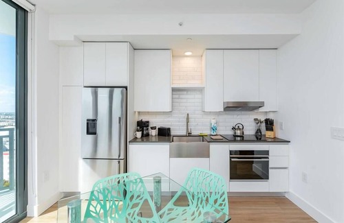 Downtown Miami Apartment | Modern Luxury w/Full Kitchen | Pool | Downtown Miami