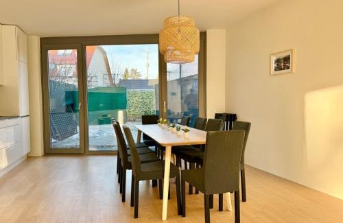 Grinzing Apartment | Modern Maisonette with Garden & Free Parking