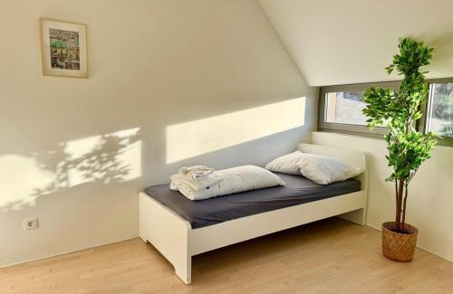 Grinzing Apartment | Modern Maisonette with Garden & Free Parking