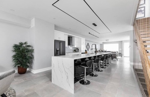 Fountain Square House | Modern Mansion Near FSQ | Walkable + Garage