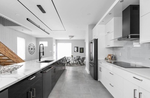 Fountain Square House | Modern Mansion Near FSQ | Walkable + Garage