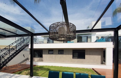 Jurere Internacional House | Modern Mansion of High Standard on Av. Whelks