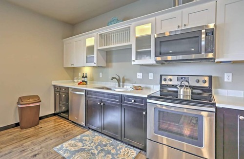 Manson Condo | Modern Manson Condo w/Balcony & Lake Chelan Views!