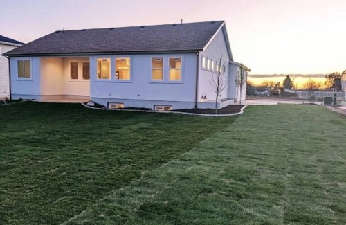 Mapleton Apartment | Modern Mapleton Get-a-way
