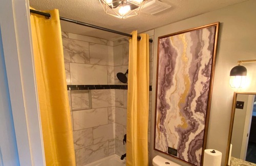 Ellendale House | Modern & Marvelous- 3 bed 2 bath East Memphis Gem