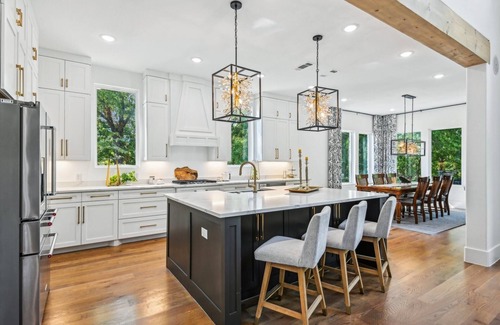 Sunnyvale House | MODERN & MASSIVE Home~ONLY 25 min from DOWNTOWN DALLAS! Amazing, Peaceful Views!
