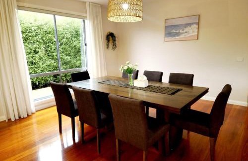 St. Albans House | Modern Masterpiece Beautiful St Albans 4BR Home