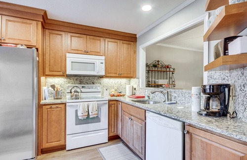 McCormick House | Modern McCormick Townhome on Lake Thurmond!
