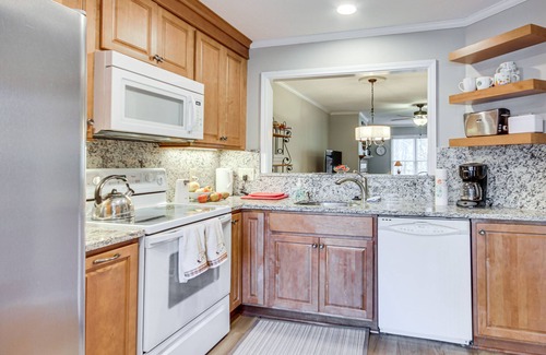 McCormick House | Modern McCormick Townhome on Lake Thurmond!