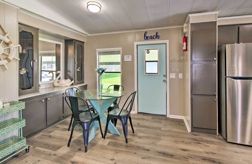 Hollywood Estates Of Canova Park Cottage | Modern Melbourne Cottage: 3 Mi to Downtown!