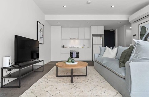 Richmond Apartment | Modern Melbourne Escape - Walk to the MCG