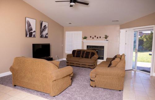 Merced House | Modern Merced Haven near Merced College and UC Merced