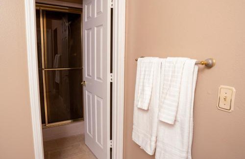 Merced House | Modern Merced Haven near Merced College and UC Merced