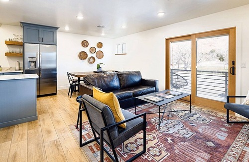 Moab Apartment | Modern Mesa