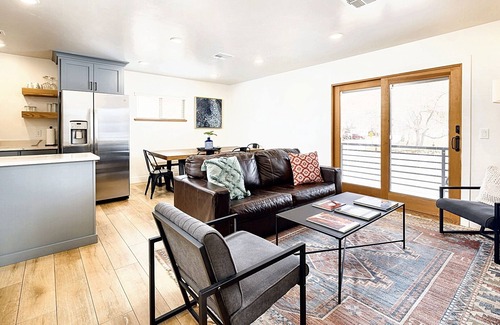 Moab Apartment | Modern Mesa