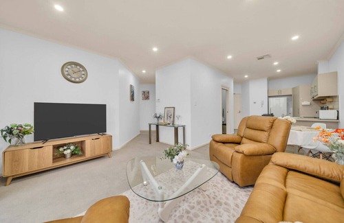 Mawson Lakes Apartment | Modern Metro | By Host Solutions