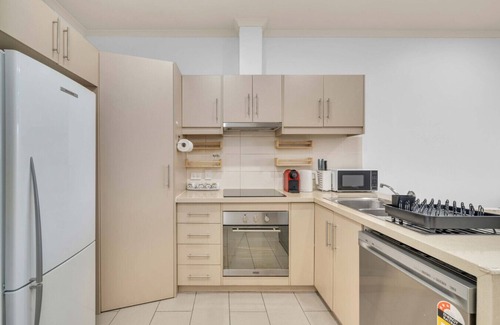 Mawson Lakes Apartment | Modern Metro | By Host Solutions