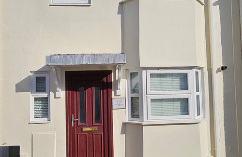 Montpelier House | Modern Mews House City Centre location with free parking and outdoor space