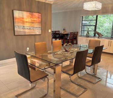 Westchester House | Modern Miami Oversized 3 Bedroom in Central Location