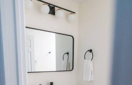 Chambersburg Apartment | Modern Mian St Lounge - Parking+laundrey+fast Wi-Fi