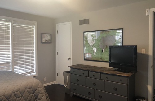 Indianapolis House | Modern mid century LAKE home 5 miles from Lucas Oil Stadium and downtown Indy.