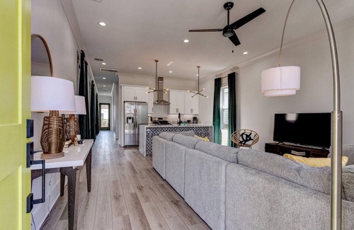 Tulane - Gravier House | Modern Mid-City Living: 5BR, 3.5BA Home. Balcony, Parking, Central Location - Your NOLA Getaway!