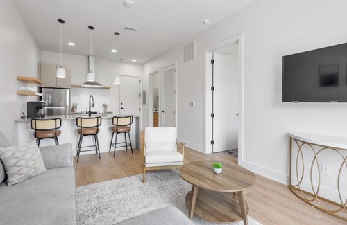 Inglewood Condo | Modern Mid-Term Stay at The Haysboro!