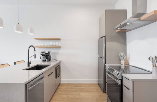Inglewood Condo | Modern Mid-Term Stay at The Haysboro!