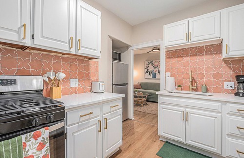 Valparaiso Apartment | Modern Midtown Apartment 1M; Downtown Fun!