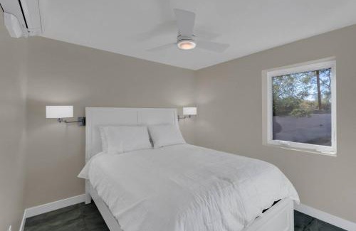 Blenman-Elm House | Modern Midtown Guesthouse