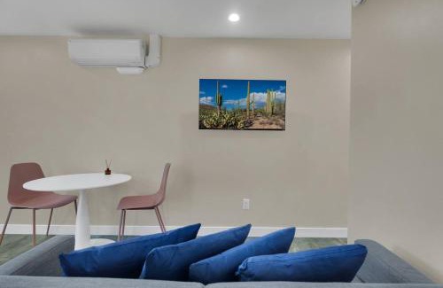 Blenman-Elm House | Modern Midtown Guesthouse