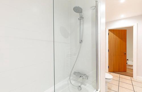 Bethnal Green Apartment | Modern Mile End Flat near Park