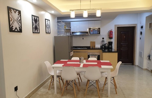 Thompson Estate Apartment | Modern, minimalist, apt w/open view balcony + gym