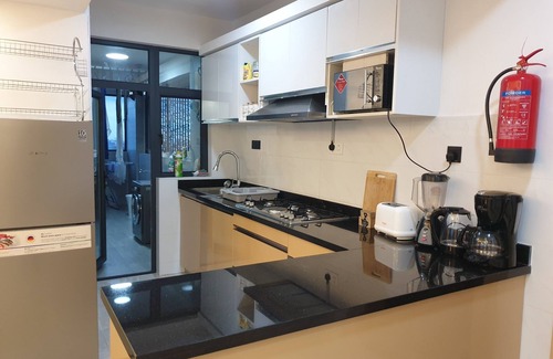 Thompson Estate Apartment | Modern, minimalist, apt w/open view balcony + gym
