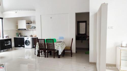 Semarang Utara House | Modern Minimalist House Semarang