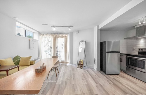 Port Moody House | Modern minimalist style integrating Eastern and Western cultures