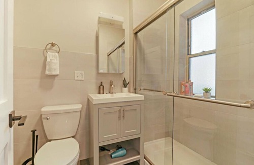 Chicago Apartment | Modern Minimalist Studio Apt in Portage Park