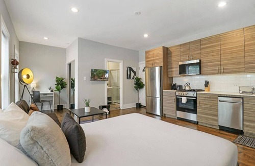 Chicago Apartment | Modern Minimalist Studio Apt in Portage Park