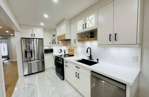 Meadowvale Village House | Modern Mississauga home near airport with 2 parking spots, patio, & dining space