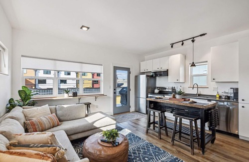 River Road House | * * * * *Modern Missoula Bungalow* * * * *