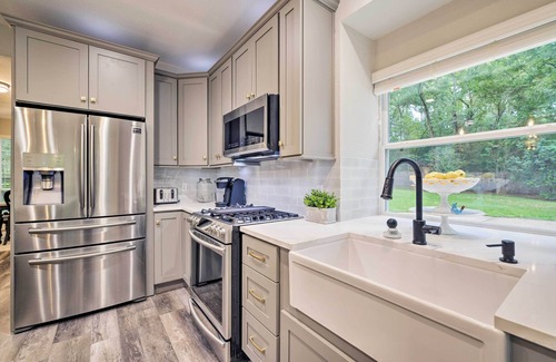 Montgomery House | Modern Montgomery Home w/Backyard, Deck, & Grill