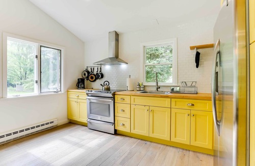 Monticello Cabin | Modern Monticello Home w/Hot Tub + Pond