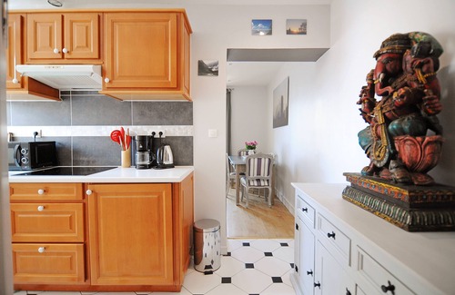 Montmartre Apartment | Modern Montmartre - A Stylish Home for Couples & Families - Sleeps up to 4