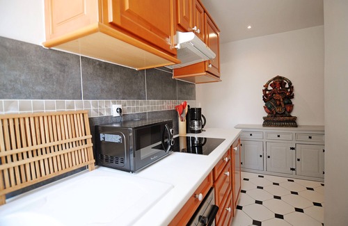 Montmartre Apartment | Modern Montmartre - A Stylish Home for Couples & Families - Sleeps up to 4