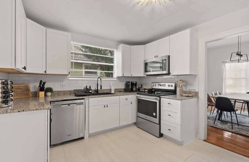 South Seminole Heights House | Modern Moroccan Villa w Firepit BBQ and Game Room!
