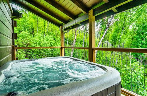 Chalet Village North House | Modern Mountain Cabin! Hot Tub! Near Downtown!