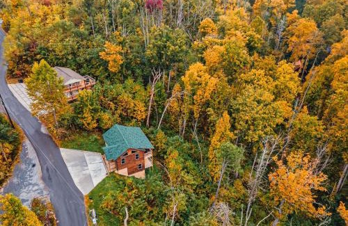 Chalet Village North House | Modern Mountain Cabin! Hot Tub! Near Downtown!