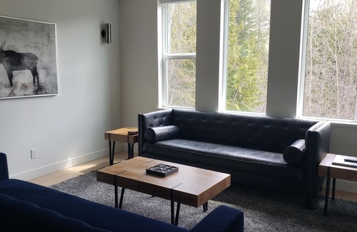 Silver Star Mountain Bed & Breakfast | Modern Mountain Escape BnB Near Silver Star Mountain Ski Resort & Sovereign Lk
