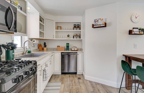 Birch Hill House | Modern Mountain Escape. Outdoor Patio, Fire Pit, EV Charger & Nature Views